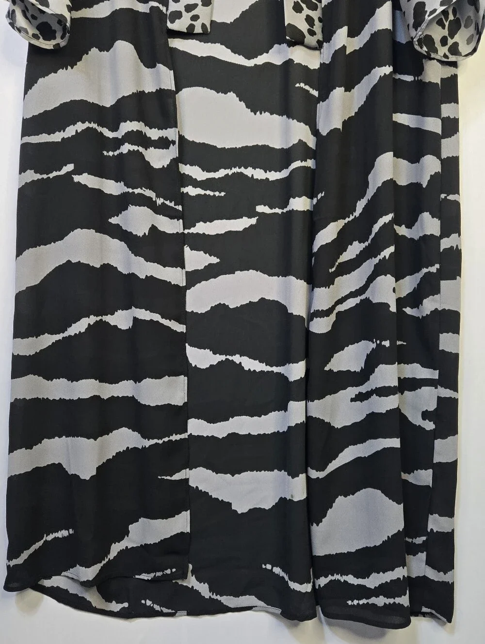Dennis Basso Size XS Black&Silver  Animal-Print Robe/kimono/Beach Cover-up